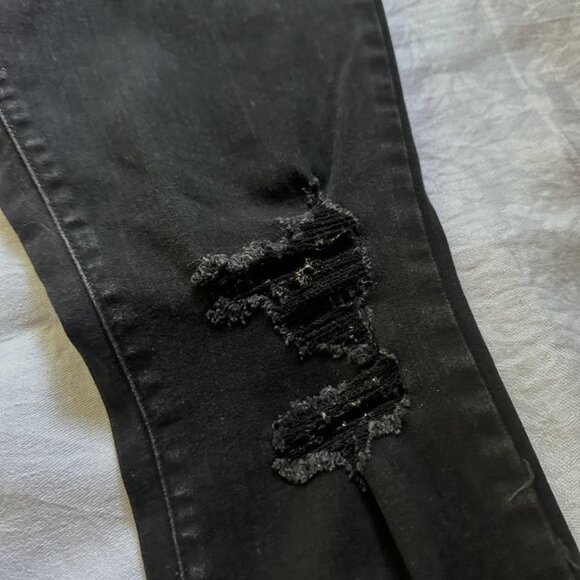 Universal Thread Black Mid-Rise Distressed Skinny Jeans Frayed Hem Size 8 / 29 R - Picture 6 of 13
